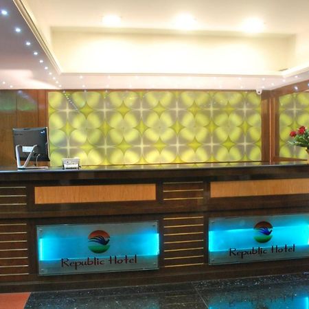 פאטנה Republic Hotel מראה חיצוני תמונה