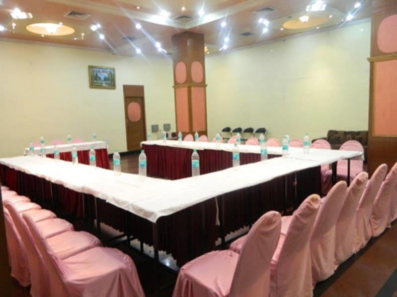 פאטנה Republic Hotel מראה חיצוני תמונה