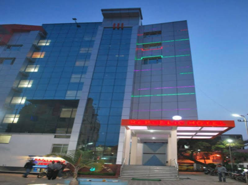 פאטנה Republic Hotel מראה חיצוני תמונה